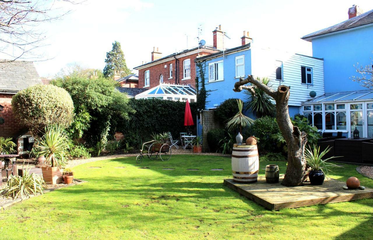 Holly House Bed And Breakfast And Apartments Hereford Exterior photo
